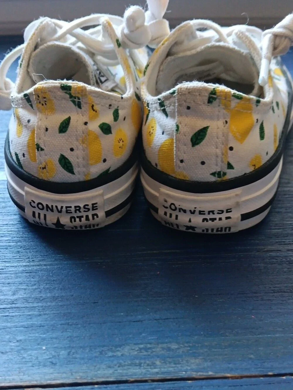 Converse Chuck Taylor Low Top Sneakers in Lemon Print Canvas, Kuds Size 11